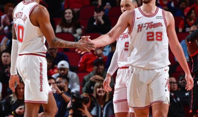 恭喜火箭队！首发5虎4人已定，双前锋争夺1个位置，乌度卡难选择