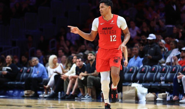 热火随队记者披露：德鲁-史密斯合约首年全额保障，后续两年含保障条款