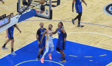 爱游戏官网APP-球砸裁判、抢断裁判、戏耍裁判！吹扬嘲弄比赛遭驱逐