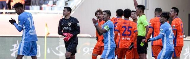 爱游戏官网下载-足协裁判评议：蒋圣龙应直红罚下 王大雷红牌正确